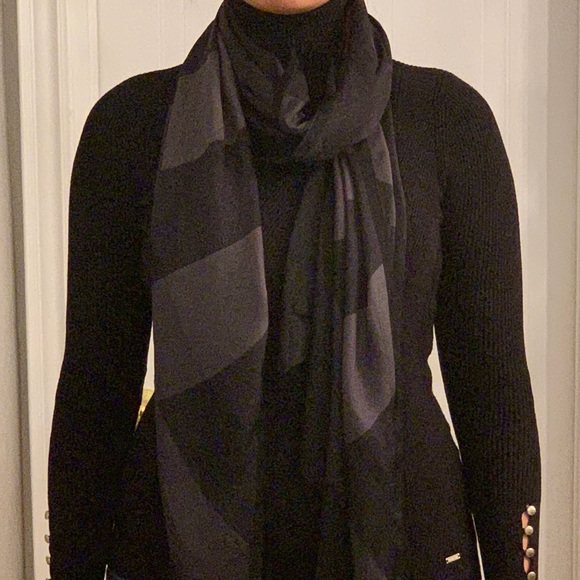 Burberry Mega check silk satin scarf - Picture 3 of 3